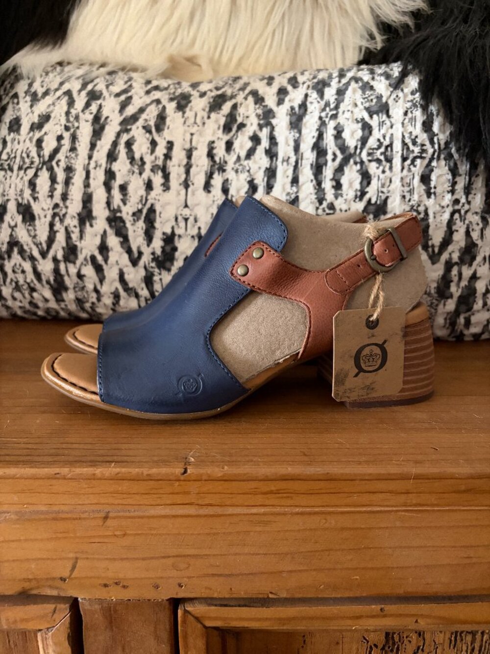Born Sylvie Mid Heel sandal - Navy - Size 8
